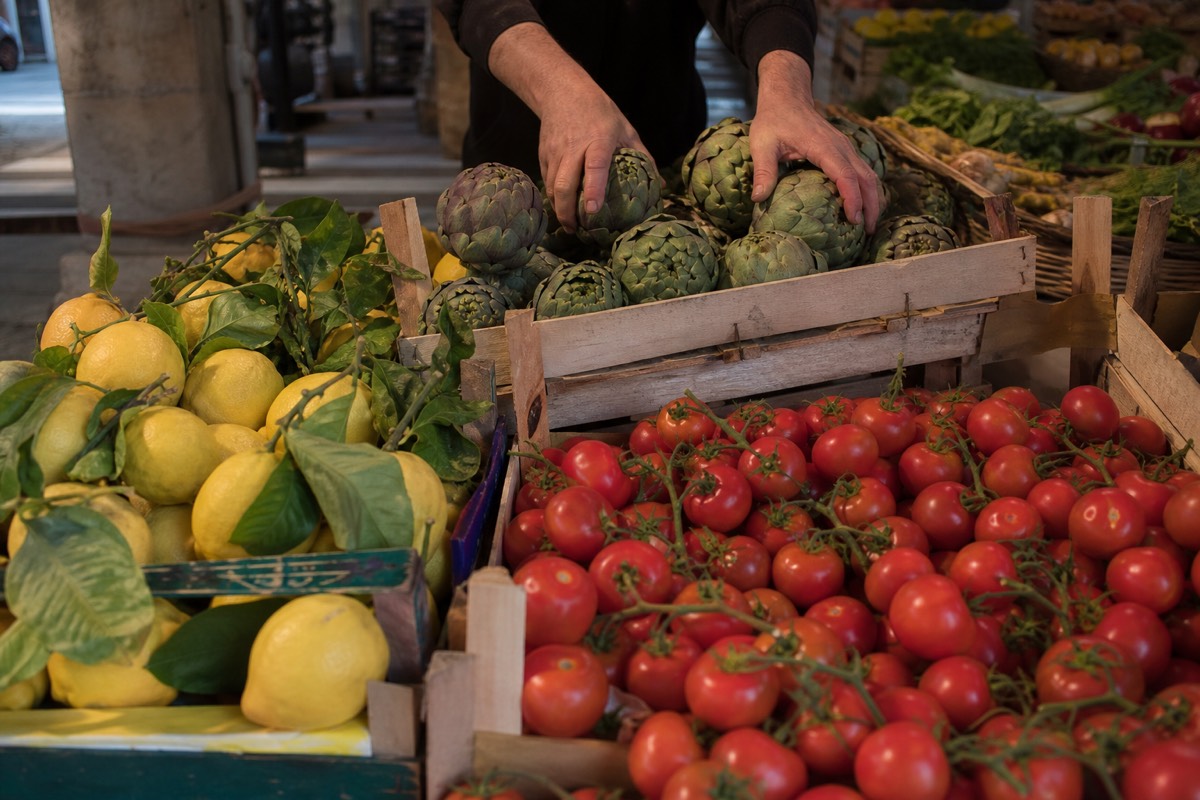 Produce stall at a Roman market, a common setting for questions about tipping in Rome
